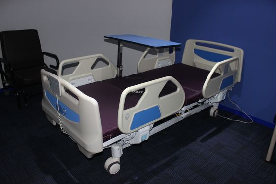 45cm Höhenverstellungs-elektrisches Krankenhaus-Bett 500MM 5 Funktion Icu-Bett ABS Schiene